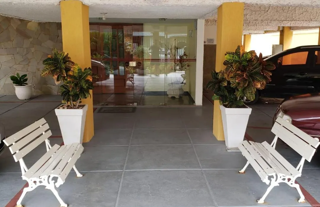 Localização Imbatível! A 98m da Praia do Forte com Conforto, Ar-Condicionado e Estacionamento!-1
