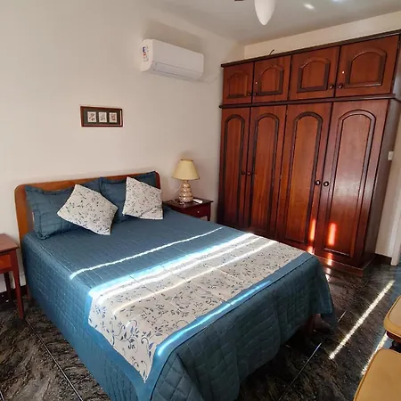 Localização Imbatível! A 98m da Praia do Forte com Conforto, Ar-Condicionado e Estacionamento!-3