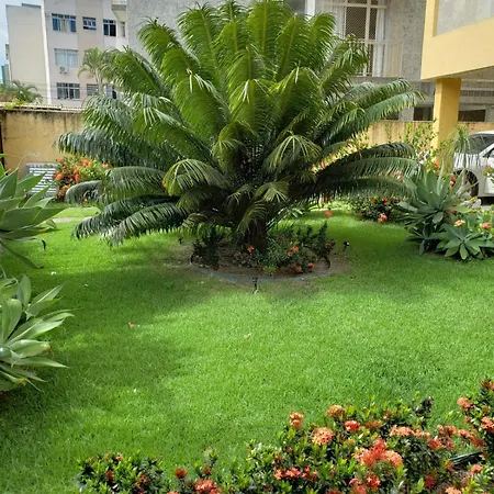 Localização Imbatível! A 98m da Praia do Forte com Conforto, Ar-Condicionado e Estacionamento!-2